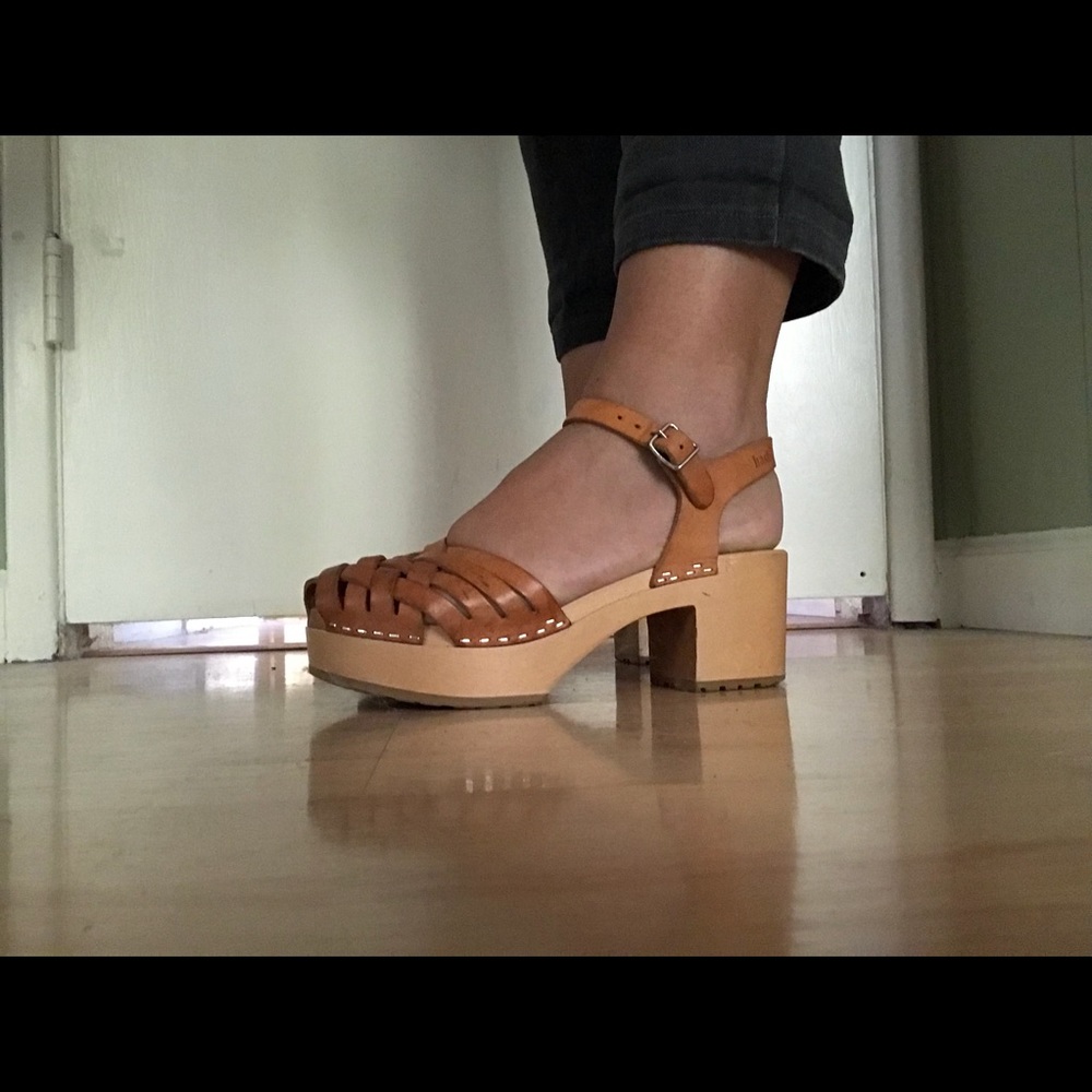 Tan woven Swedish Hasbeens!